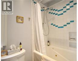 83 LOUISA Street - 24