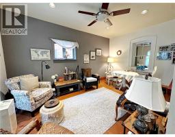 83 LOUISA Street - 30