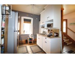 83 LOUISA Street - 37