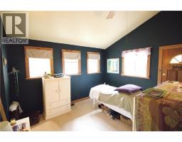 83 LOUISA Street - 42