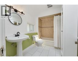 85 BARRIE Street - 18