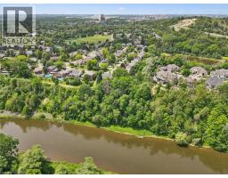 16 MANITOULIN Crescent - 38