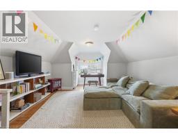 37 CONNAUGHT Avenue S - 32