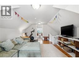 37 CONNAUGHT Avenue S - 33