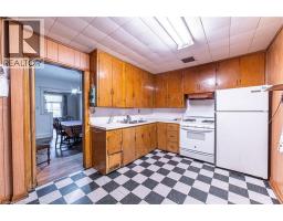 35 SHERMAN Avenue N - 11