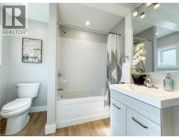 43 TEMPERANCE Street E - 23