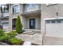 2092 ENGLISH Crescent - 2
