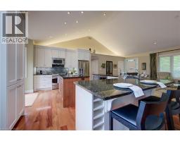 200 MACDONALD Place - 15