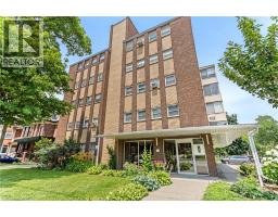 38 CHARLTON Avenue W UnitNo. 302 - 1