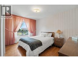 11 MARSHALL Avenue - 13