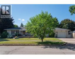 6 STRATHCONA Crescent - 2