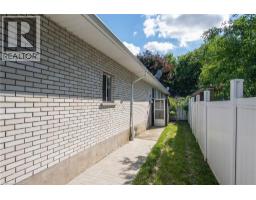 6 STRATHCONA Crescent - 4