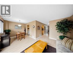 16 SCOTTACRES Boulevard - 17