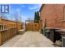 31 WAKEFIELD Lane - 34