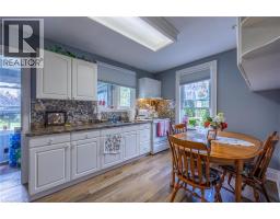 110 TALBOT Road - 12