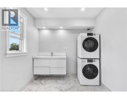 146 CRAIGROYSTON Road - 28
