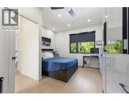 282 ROBINA Road - 32