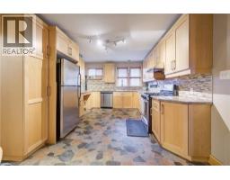 1864 CORONATION Boulevard - 4