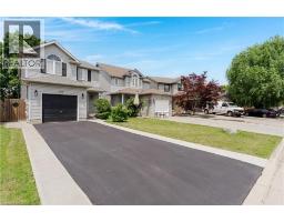 102 CHATEAU Crescent - 2
