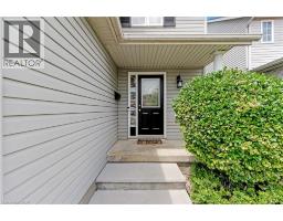 102 CHATEAU Crescent - 3