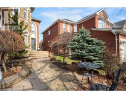 34 FORSYTH Crescent - 2