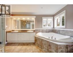 34 FORSYTH Crescent - 29