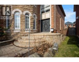 34 FORSYTH Crescent - 3