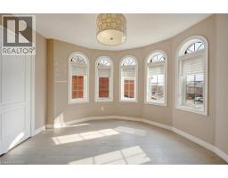34 FORSYTH Crescent - 32