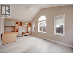 34 FORSYTH Crescent - 34