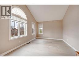 34 FORSYTH Crescent - 35