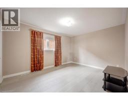 34 FORSYTH Crescent - 37