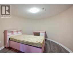 34 FORSYTH Crescent - 42