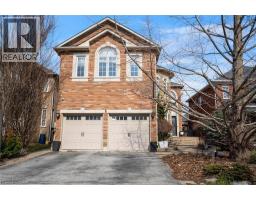 34 FORSYTH Crescent - 46