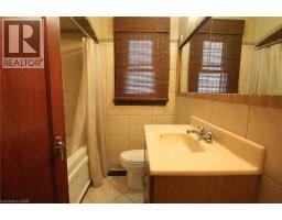 35 BARONS Avenue S - 11