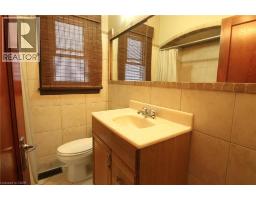 35 BARONS Avenue S - 12