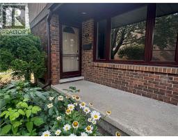 279 SANDOWNE Drive UnitNo. 7 - 3
