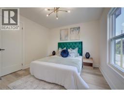 26 RICHARDSON Street - 32
