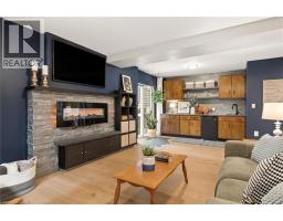 64 WESTBURY Crescent - 30