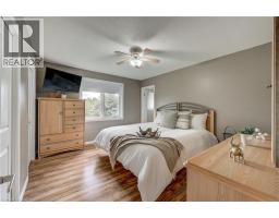 671 MAIN Street S - 27
