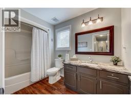 671 MAIN Street S - 34