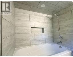 7 MANN Avenue - 34