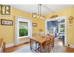 8 STRATHCONA Avenue - 11