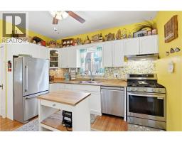 8 STRATHCONA Avenue - 13