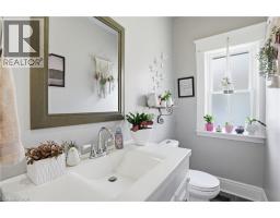 8 STRATHCONA Avenue - 17