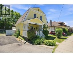 8 STRATHCONA Avenue - 2