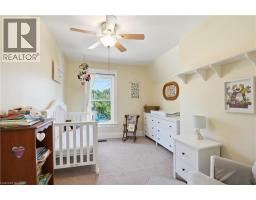 8 STRATHCONA Avenue - 22