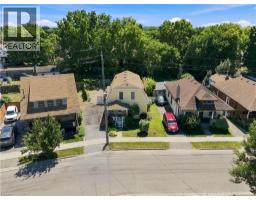 8 STRATHCONA Avenue - 33