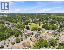 8 STRATHCONA Avenue - 35