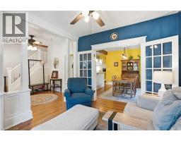 8 STRATHCONA Avenue - 9