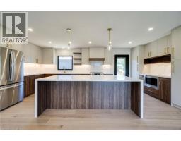 24 ROYCE Avenue - 16